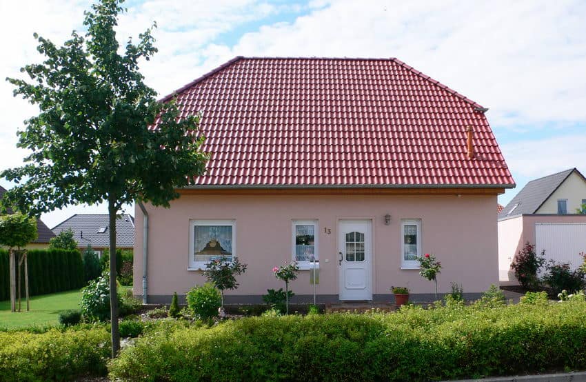 Einfamilienhaus Altenweddingen mit heller Fassade und Vorgarten