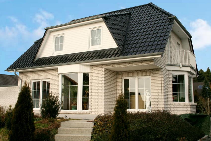 Einfamilienhaus Aschersleben mit Klinkerfassade und Eingangstreppe