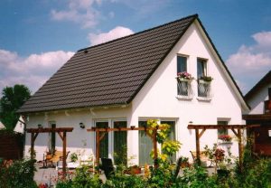 Einfamilienhaus Dodendorf mit Satteldach und begrünter Terrasse