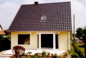 Einfamilienhaus Glinde mit steilem Satteldach und Terrasse