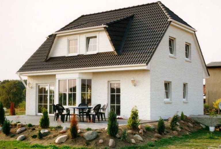 Einfamilienhaus Samswegen mit Klinkerfassade und großer Gaube