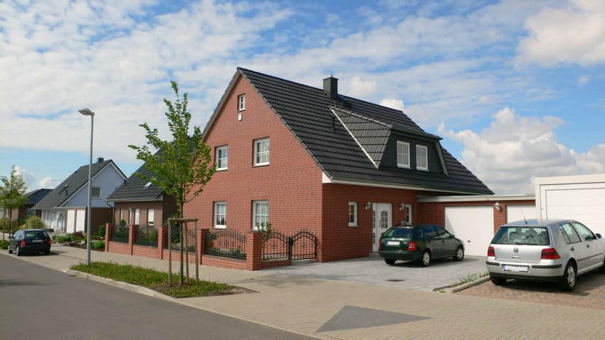 Haus Staßfurt mit Einliegerwohnung und roter Klinkerfassade