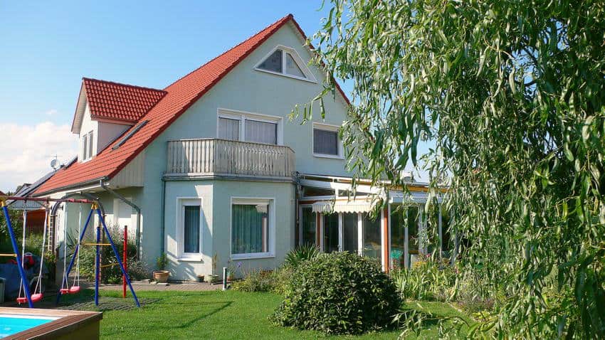 Haus Zielitz mit Einliegerwohnung und Garten mit Spielturm